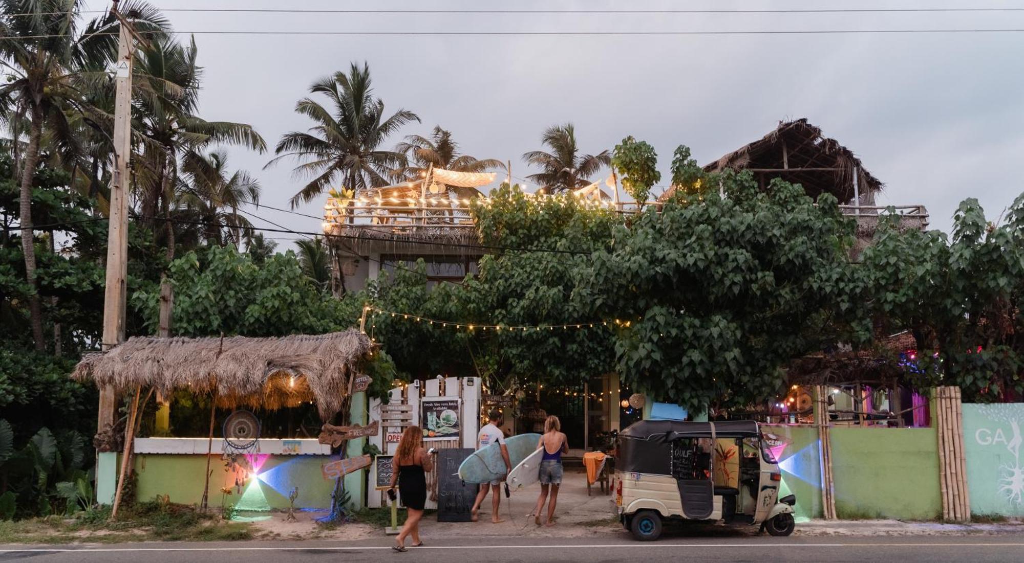 Gaia Ocean Surf Yoga Hostel Ahangama Kültér fotó
