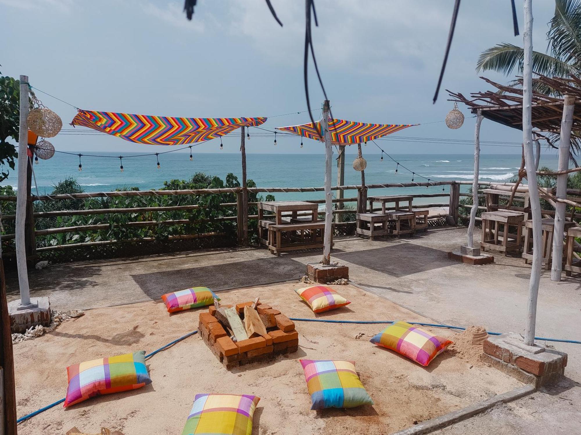Gaia Ocean Surf Yoga Hostel Ahangama Kültér fotó