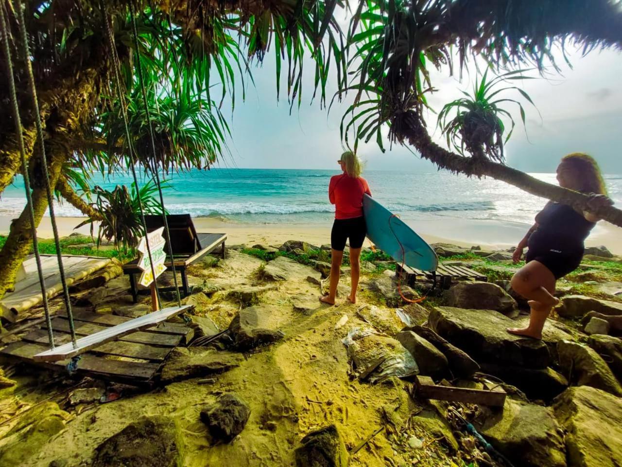 Gaia Ocean Surf Yoga Hostel Ahangama Kültér fotó